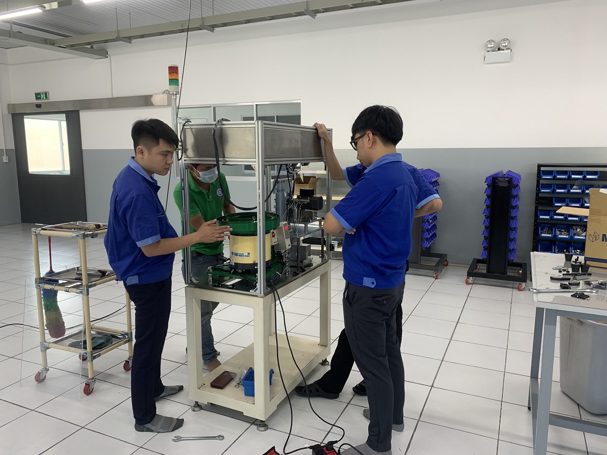 Công ty Điện Máy Quyết Tháng chuyên sản xuất phễu rung cấp phôi tại Thái Bình